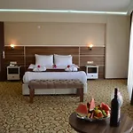 Hotel Perama 3*